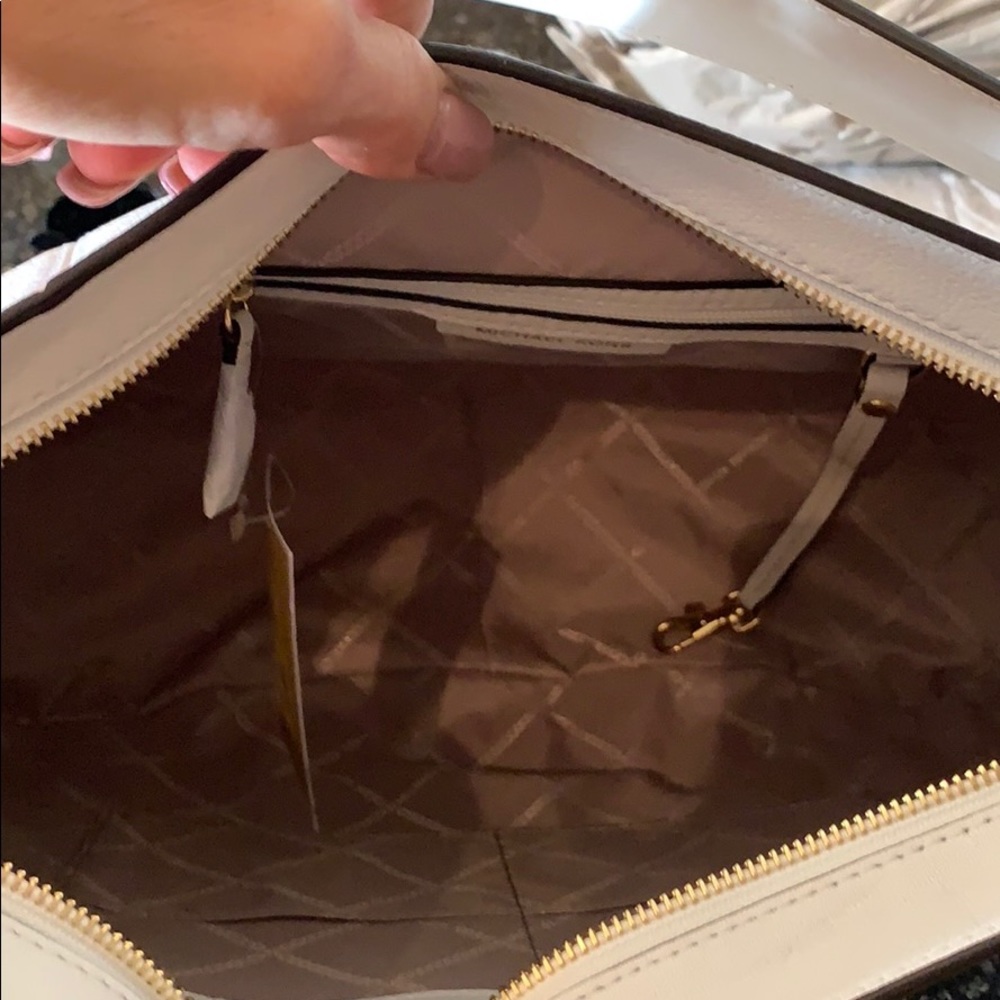 Purse - Picture 2 of 4